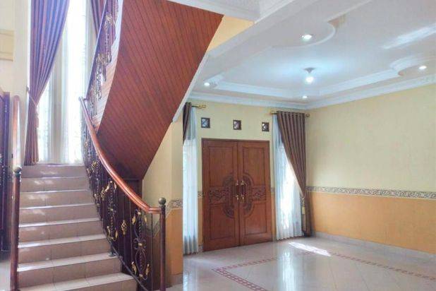 Rumah 2 Lantai Mewah Di Antapani Jalan Subang