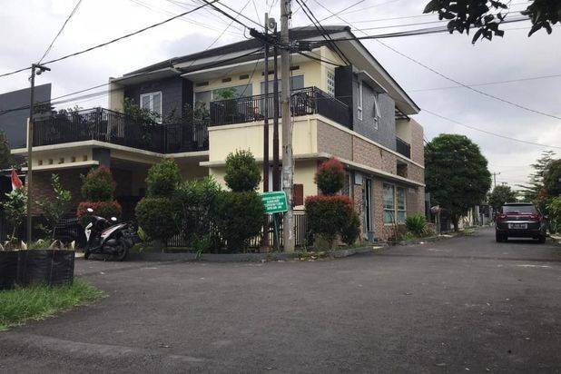 Rumah 2 Lantai Komplek Pesona Ciwastra Permai SHM Bagus Daerah Ciwastra Bandung