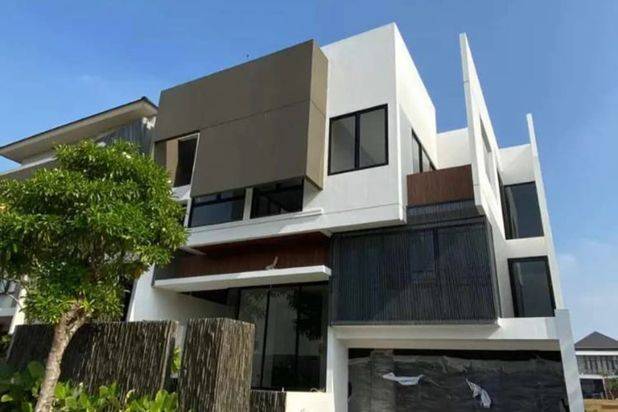 Rumah siap huni waterfront Citraland Surabaya Barat