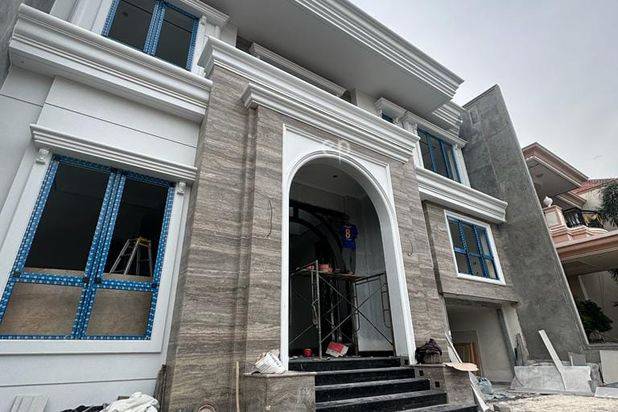 Rumah siap huni Pakuwon Indah Surabaya Barat