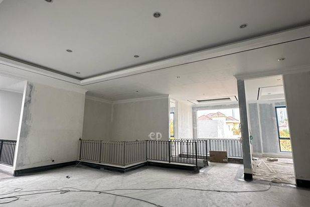 Rumah siap huni Pakuwon Indah Surabaya Barat