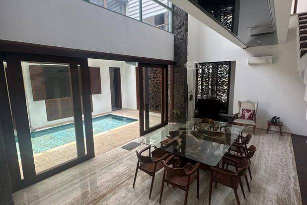 Dijual rumah Villa Royal Pakuwon City