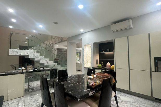 Dijual rumah Villa Bukit Regency Pakuwon Indah Spek Premium