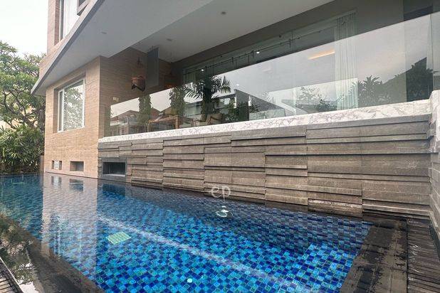 Dijual rumah Villa Bukit Regency Pakuwon Indah Spek Premium