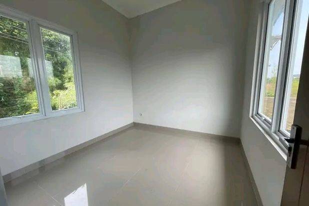 Siap Huni, Rumah 2 Lantai Cibinong Dekat Tol Citeureup