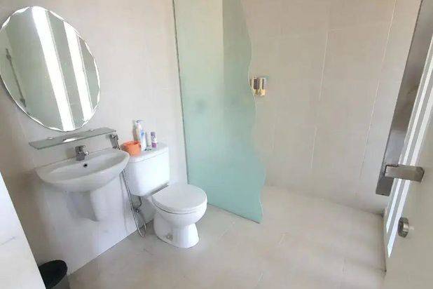 Rumah Queenstone Sambikerep Strategis, Siap Huni