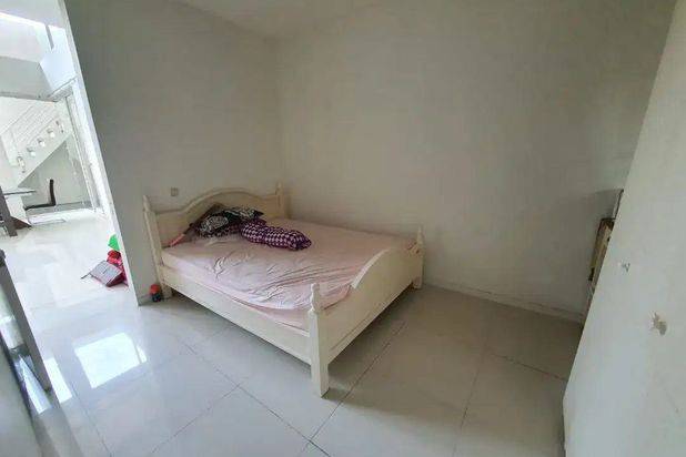 Rumah Queenstone Sambikerep Strategis, Siap Huni