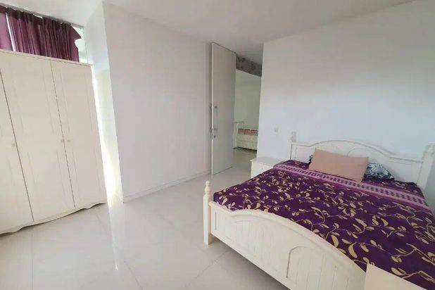 Rumah Queenstone Sambikerep Strategis, Siap Huni