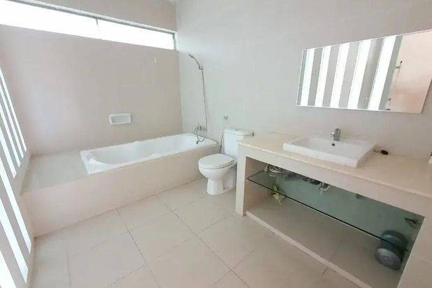Rumah Queenstone Sambikerep Strategis, Siap Huni