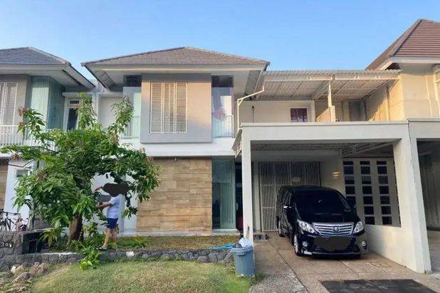 Rumah Queenstone Sambikerep Strategis, Siap Huni