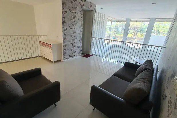 Rumah Queenstone Sambikerep Strategis, Siap Huni