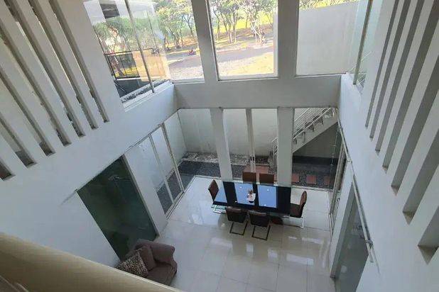 Rumah Queenstone Sambikerep Strategis, Siap Huni