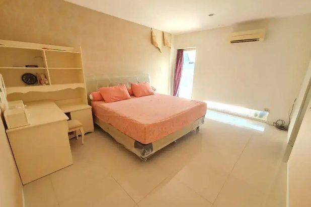 Rumah Queenstone Sambikerep Strategis, Siap Huni