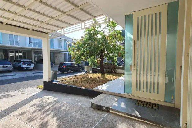 Rumah Queenstone Sambikerep Strategis, Siap Huni