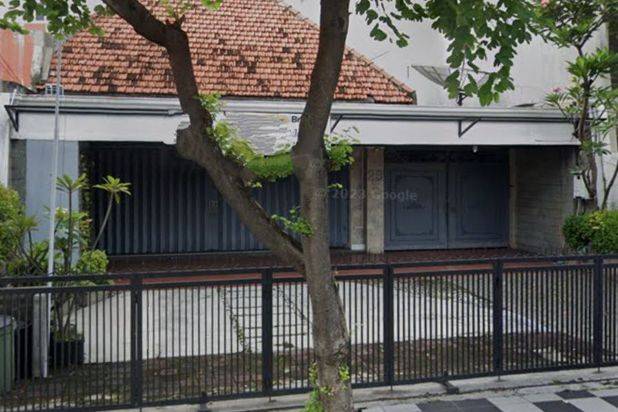 Rumah Raya Ambengan Carport Buat Parkir Nol Jalan Raya Straregis