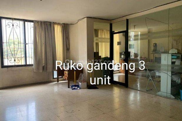 Ruko gandeng 3 unit di jl Fachruddin tanah abang jakpus