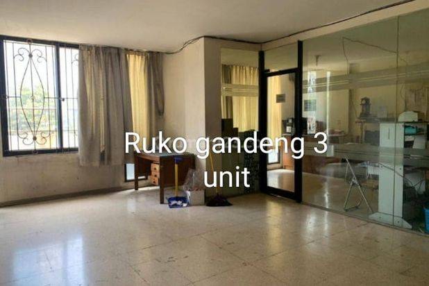 Ruko gandeng 3 unit di jl Fachruddin tanah abang jakpus