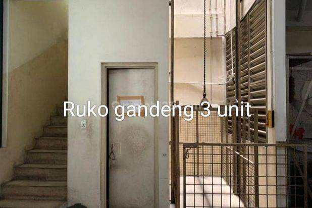 Ruko gandeng 3 unit di jl Fachruddin tanah abang jakpus