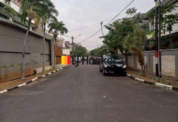 RUMAH DI GADING KIRANA TIMUR AREA KELAPA GADING