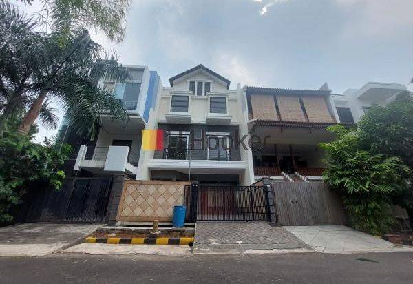 RUMAH DI MITRA GADING VILLA AREA KELAPA GADING
