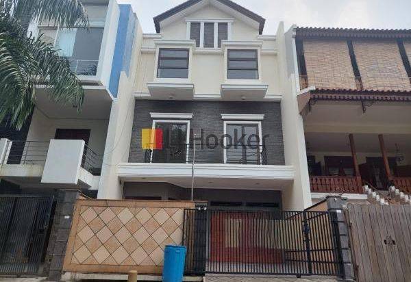 RUMAH DI MITRA GADING VILLA AREA KELAPA GADING