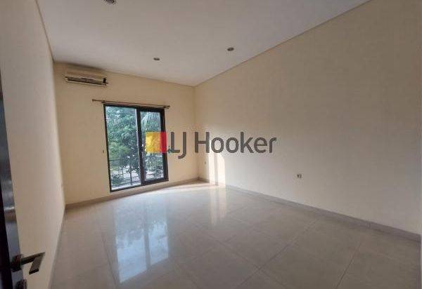 RUMAH DI MITRA GADING VILLA AREA KELAPA GADING