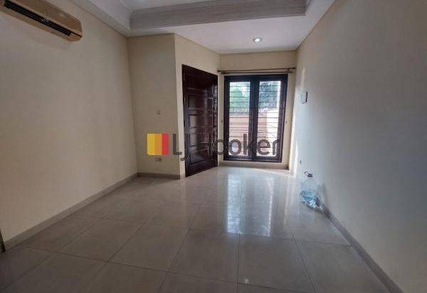 RUMAH DI MITRA GADING VILLA AREA KELAPA GADING