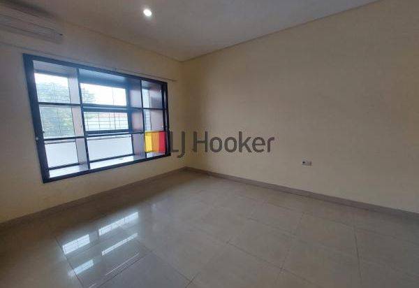 RUMAH DI MITRA GADING VILLA AREA KELAPA GADING