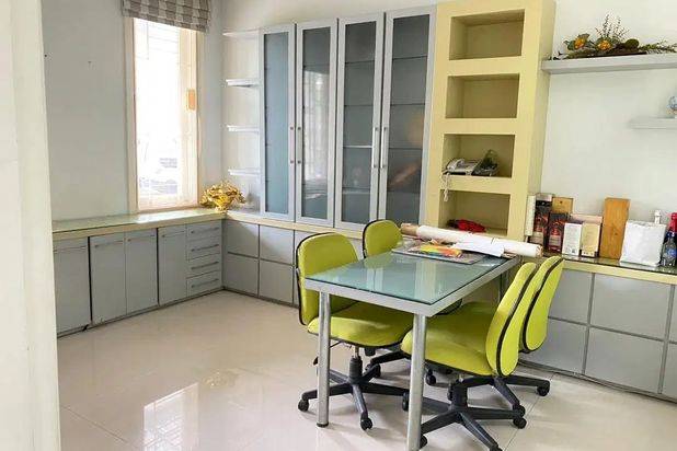 Rumah Raya Klampis Anom Strategis, Pln 16500W, Siap Huni