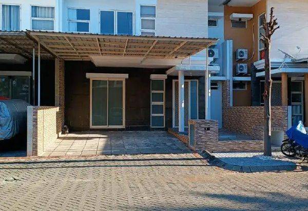 Rumah Greenville Babatan Pantai, Strategis, Siap Huni