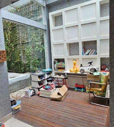 Rumah Graha Family Tropical Modern