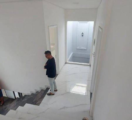 Rumah American Style + Split Level Di Citraland Carport 2, Garasi 2, Atap Galvalum
