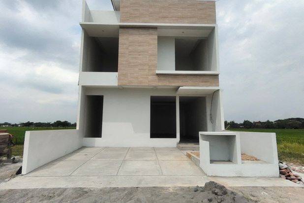 Rumah 2 lantai dekat kantor Pemkot di Bendosari Sukoharjo