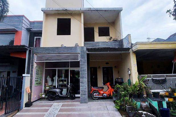 HARGA DI BAWAH PASAR, RUMAH RUNGKUT SIAP HUNI 2 LANTAI