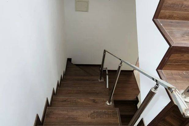 Rumah 3 Lantai di kebun jeruk siap huni unit terbatas free surat-surat