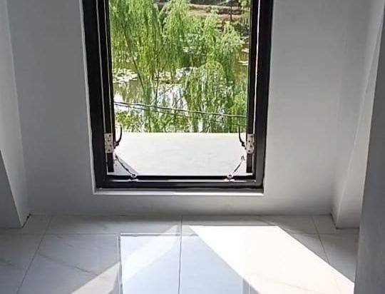 Dijual Rumah Cantik 3 lantai ready Konsep Split Level Dengan Lake view di Jagakarsa