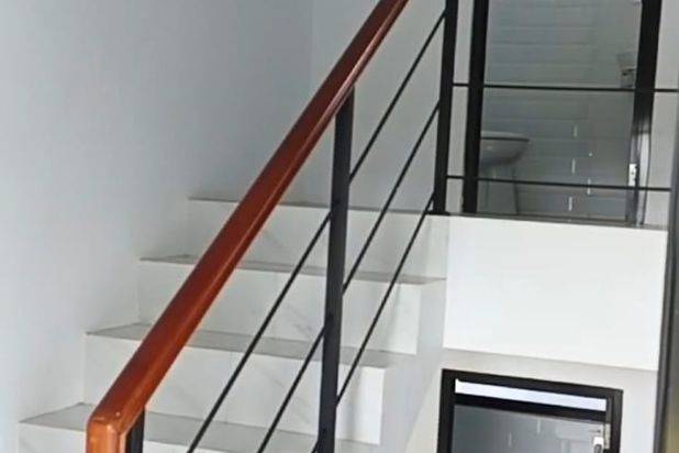Dijual Rumah Cantik 3 lantai ready Konsep Split Level Dengan Lake view di Jagakarsa
