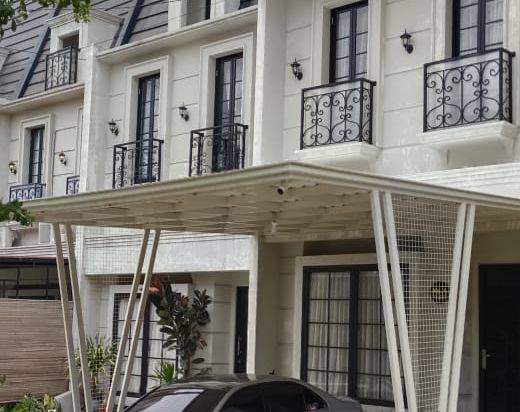 Dijual Rumah Cantik 3 lantai ready Konsep Split Level Dengan Lake view di Jagakarsa