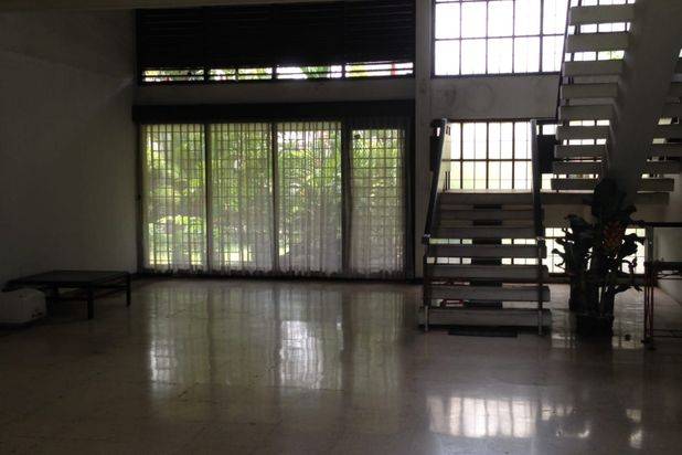 Dijual rumah luas dekat Pondok Indah Mall dan Gandaria City