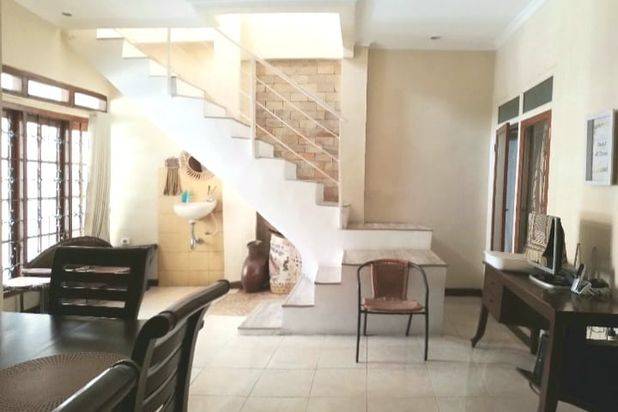 Dijual rumah siap huni dan strategis di Pesanggrahan Jaksel