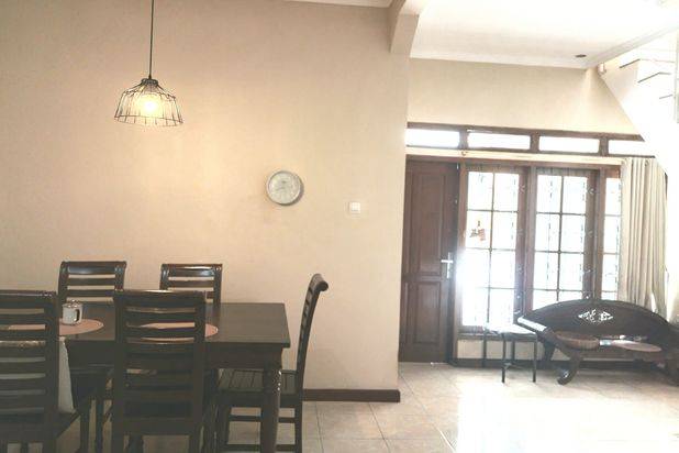 Dijual rumah siap huni dan strategis di Pesanggrahan Jaksel