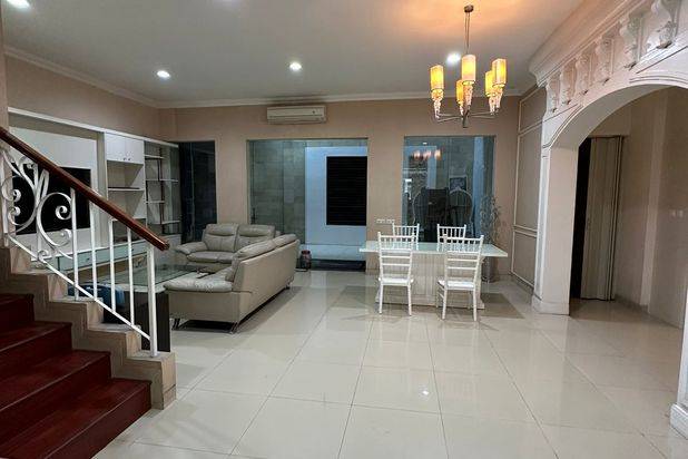 Disewakan Rumah Bagus Furnished Cluster Emerald PHG Gading Serpong Tangerang