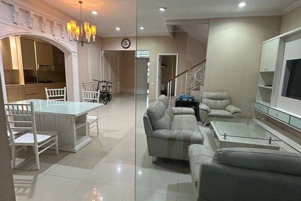 Disewakan Rumah Bagus Furnished Cluster Emerald PHG Gading Serpong Tangerang