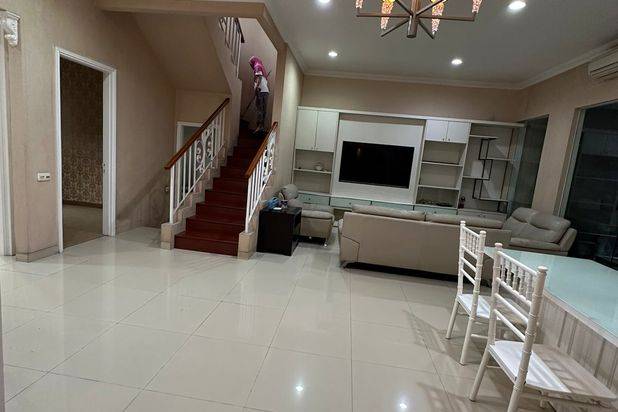 Disewakan Rumah Bagus Furnished Cluster Emerald PHG Gading Serpong Tangerang