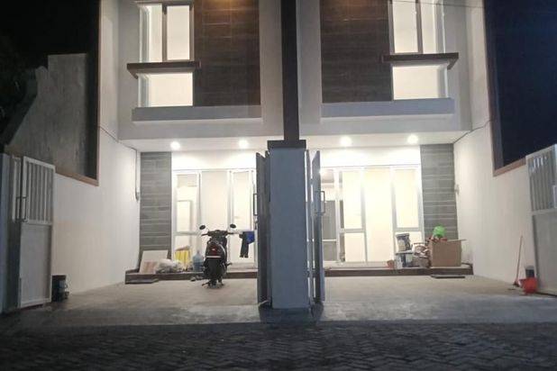 Rumah Baru Gress, 2lantai, Bumi Wonorejo, Row 2,5 Mobil, Bisa KPR