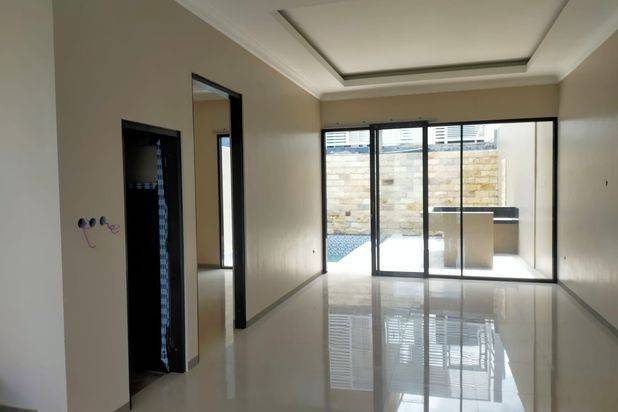 Rumah Villa Luas 2 Lantai Kolam Renang Lokasi di Pusat Kota Batu