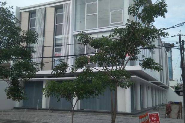 2 Ruko Jejer Baru Gress Hadap Jalan Raya