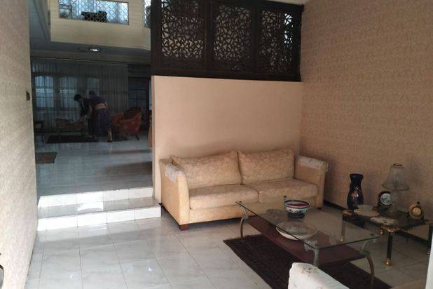 Rumah Margorejo Indah Surabaya, Hadap Barat