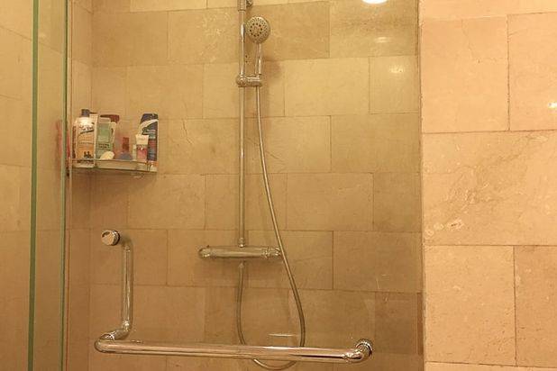 GOOD DEAL!!! Jual / sewa Apartemen Essence Darmawangsa Jakarta Selatan – 3+1 BR 168sqm Fully Furnished