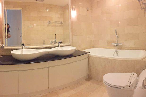 GOOD DEAL!!! Jual / sewa Apartemen Essence Darmawangsa Jakarta Selatan – 3+1 BR 168sqm Fully Furnished